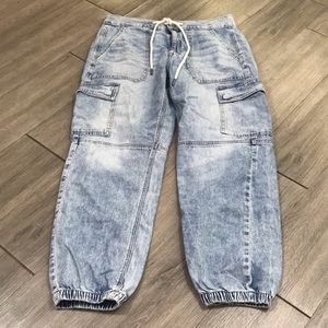 American Eagle Baggy Cargo Joggers. Size 8